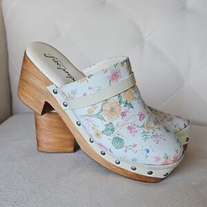 Free People Calabasas Clogs (Size 39 EU/9 US)